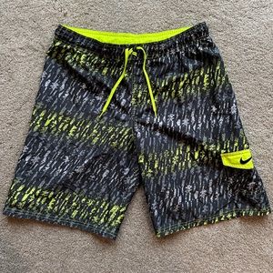 Nike Men's Swim Trunks w Gray, Black & Neon Chartreuse Graphic, Size XL EUC